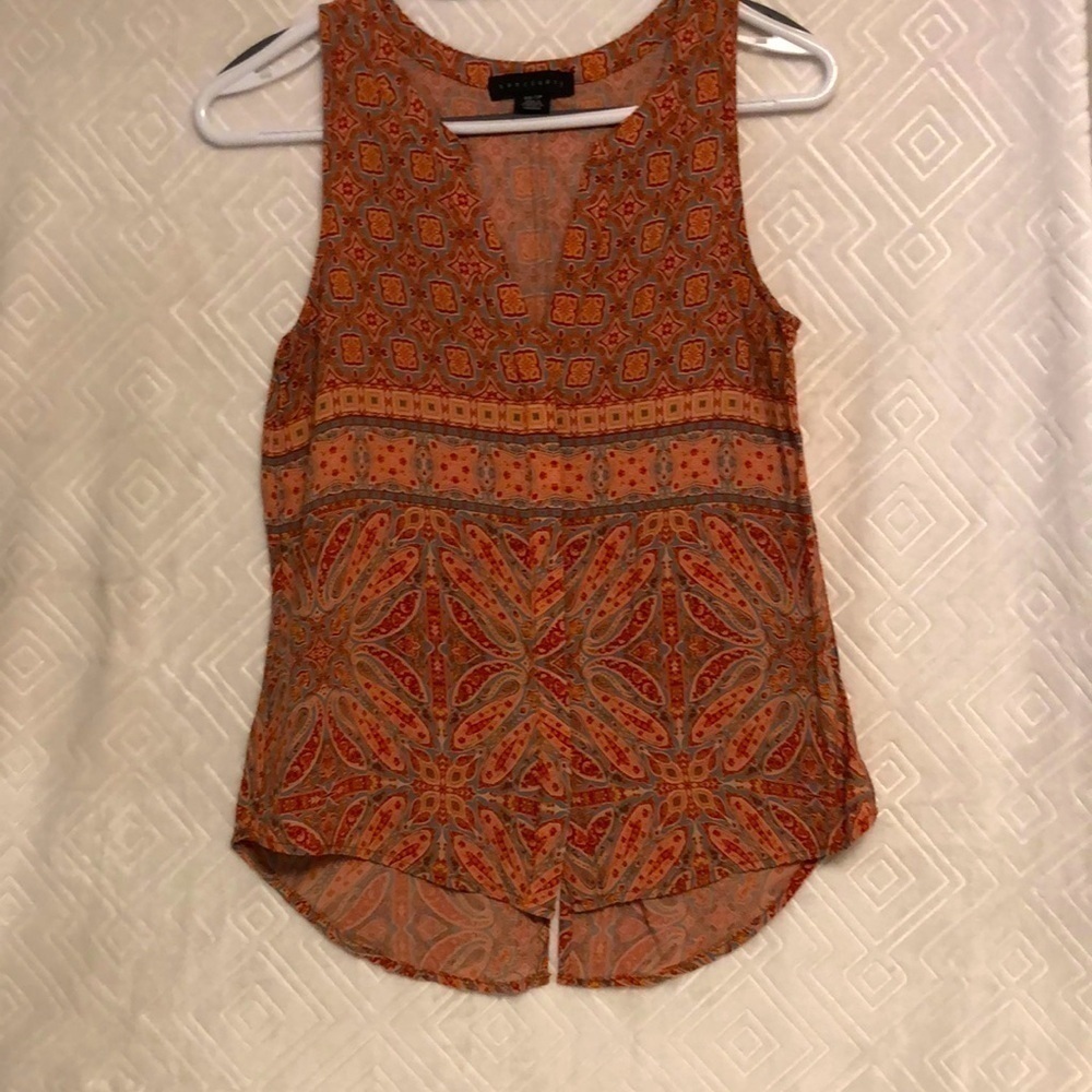 Orange batik print sleeveless button front top by sanctuary. size XS 💯 rayon